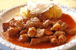 Tochitura de porc cu mamaliga